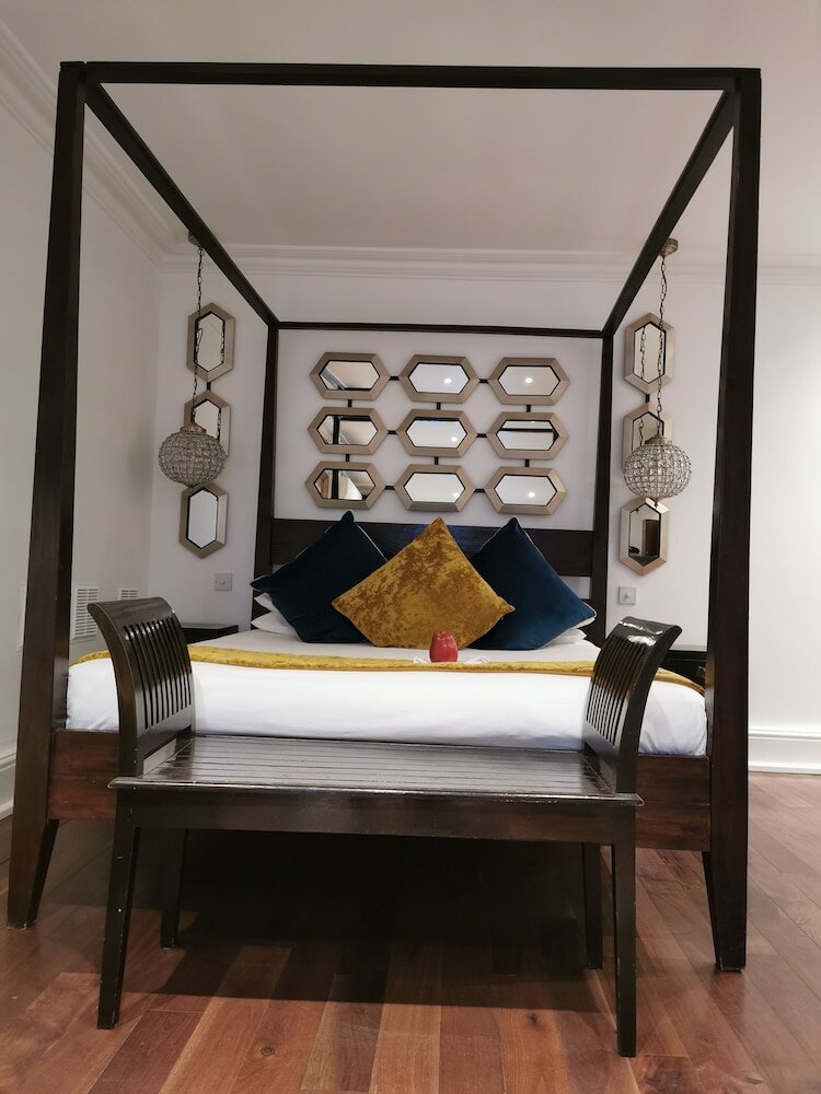 Фото Twenty Nevern Square Hotel