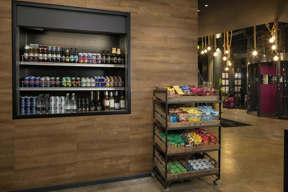 Фото Moxy Southampton