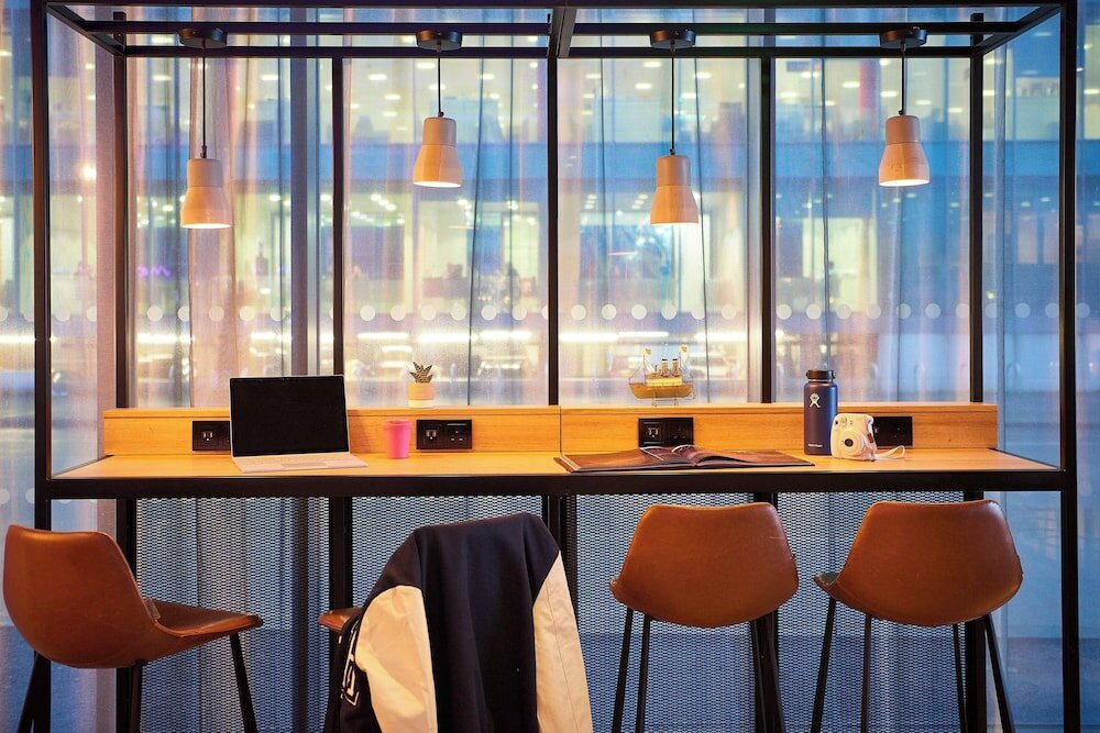 Фото Moxy Southampton