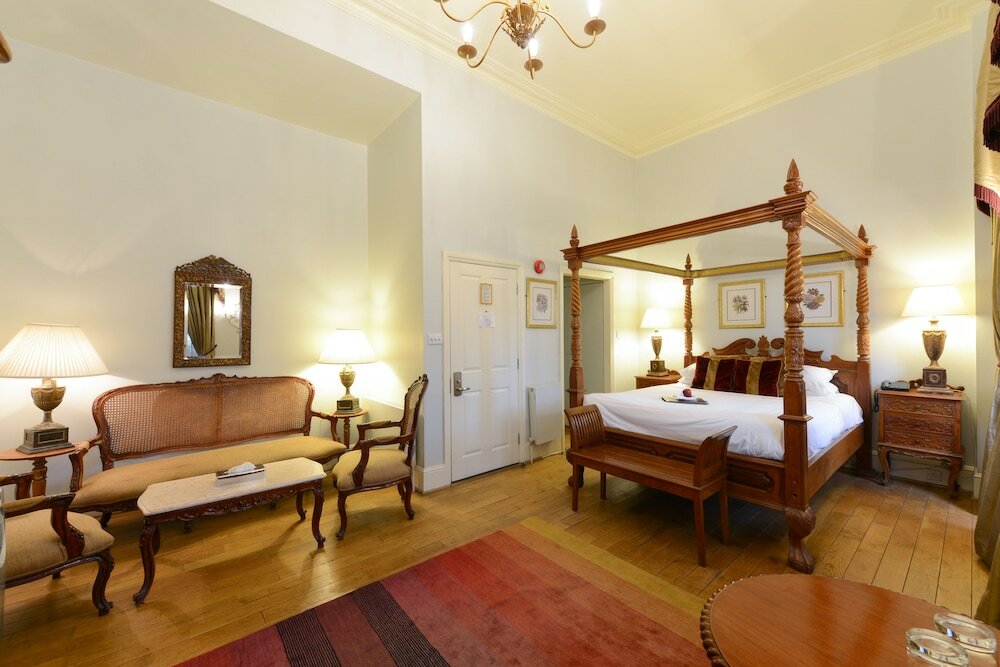 Фото Twenty Nevern Square Hotel