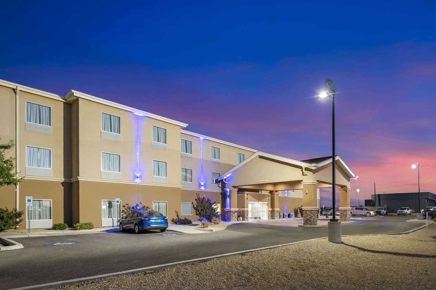 Фото Quality Inn & Suites Carlsbad Caverns Area