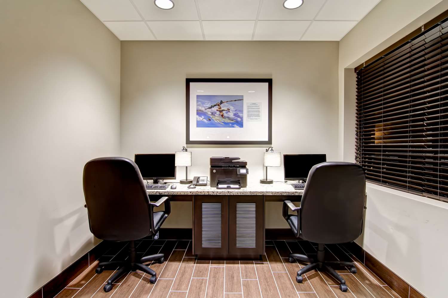 Фото Best Western London Airport Inn & Suites