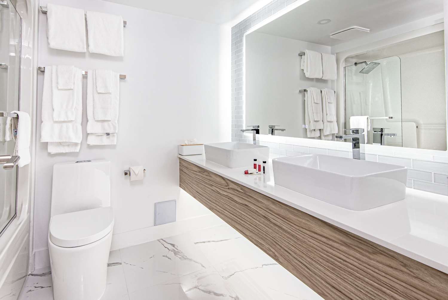 Фото Strata Hotel