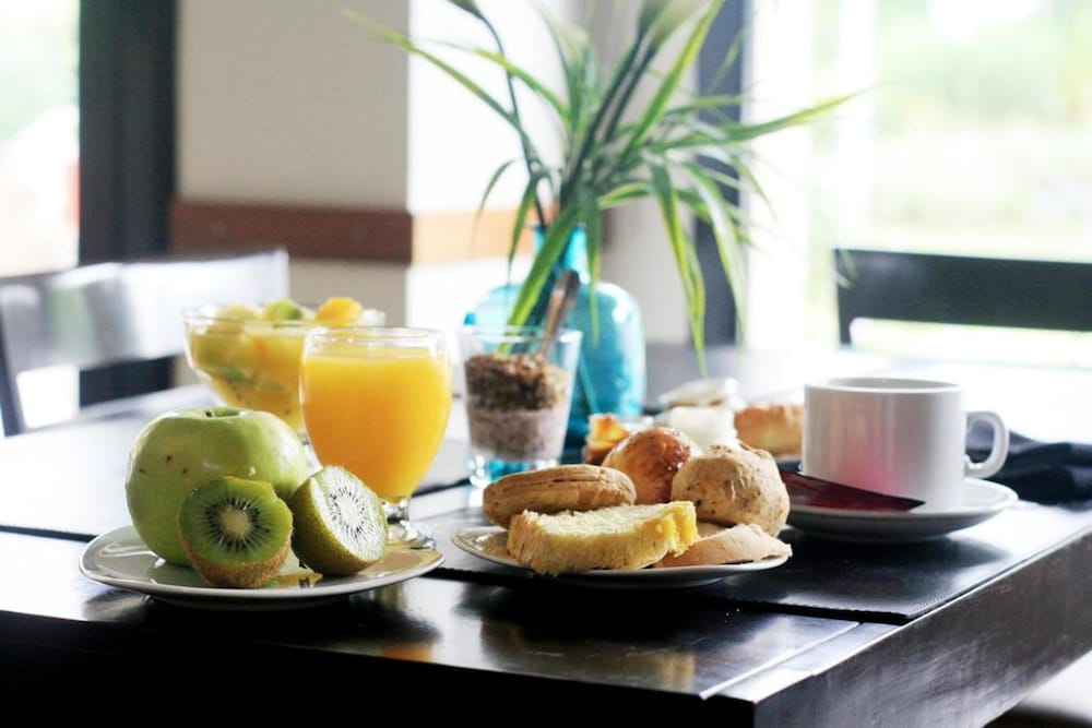 Фото Howard Johnson by Wyndham Yerba Buena