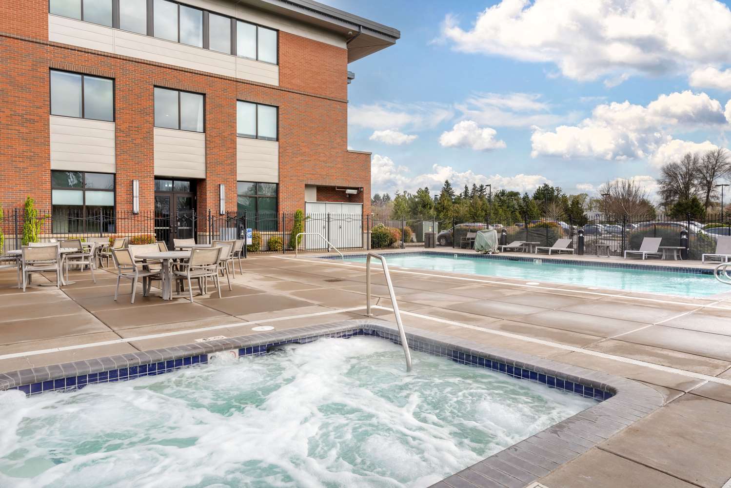 Фото Best Western Premier Boulder Falls Inn