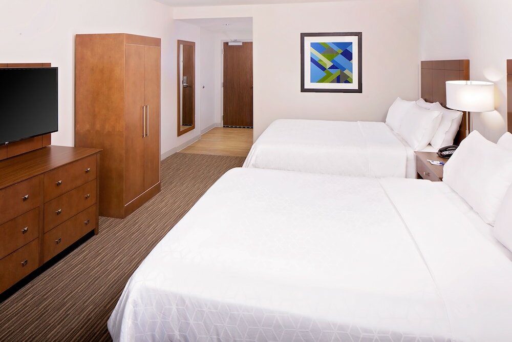 Фото Holiday Inn Express & Suites Austin Downtown - University, an Ihg Hotel