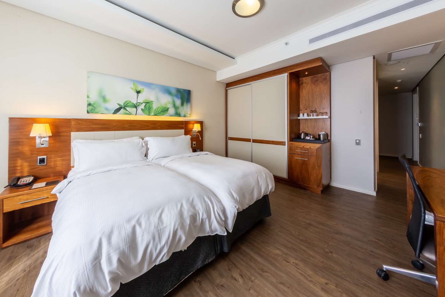 Фото DoubleTree by Hilton Cape Town - Upper Eastside