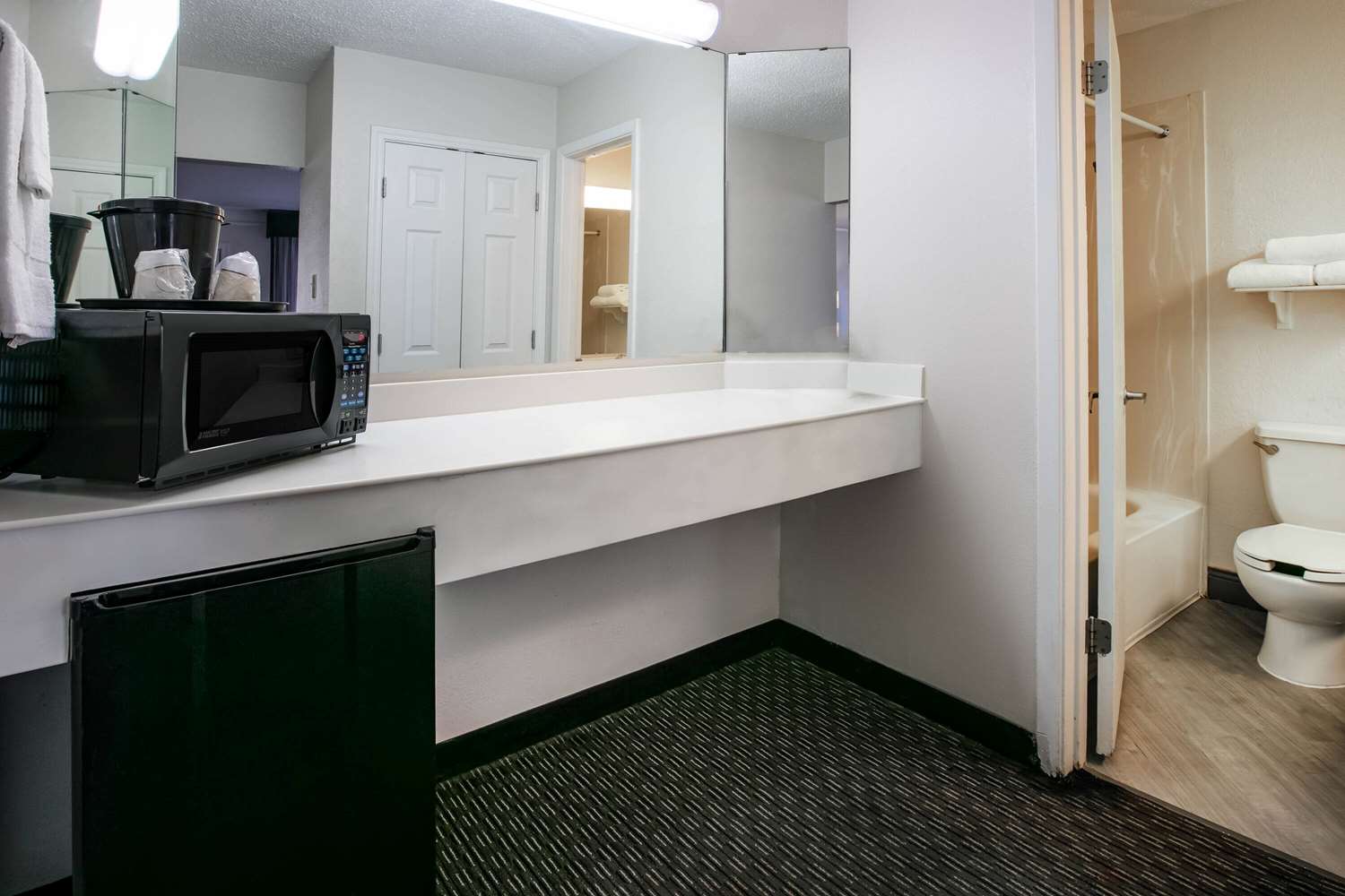 Фото La Quinta Inn by Wyndham Dallas Uptown