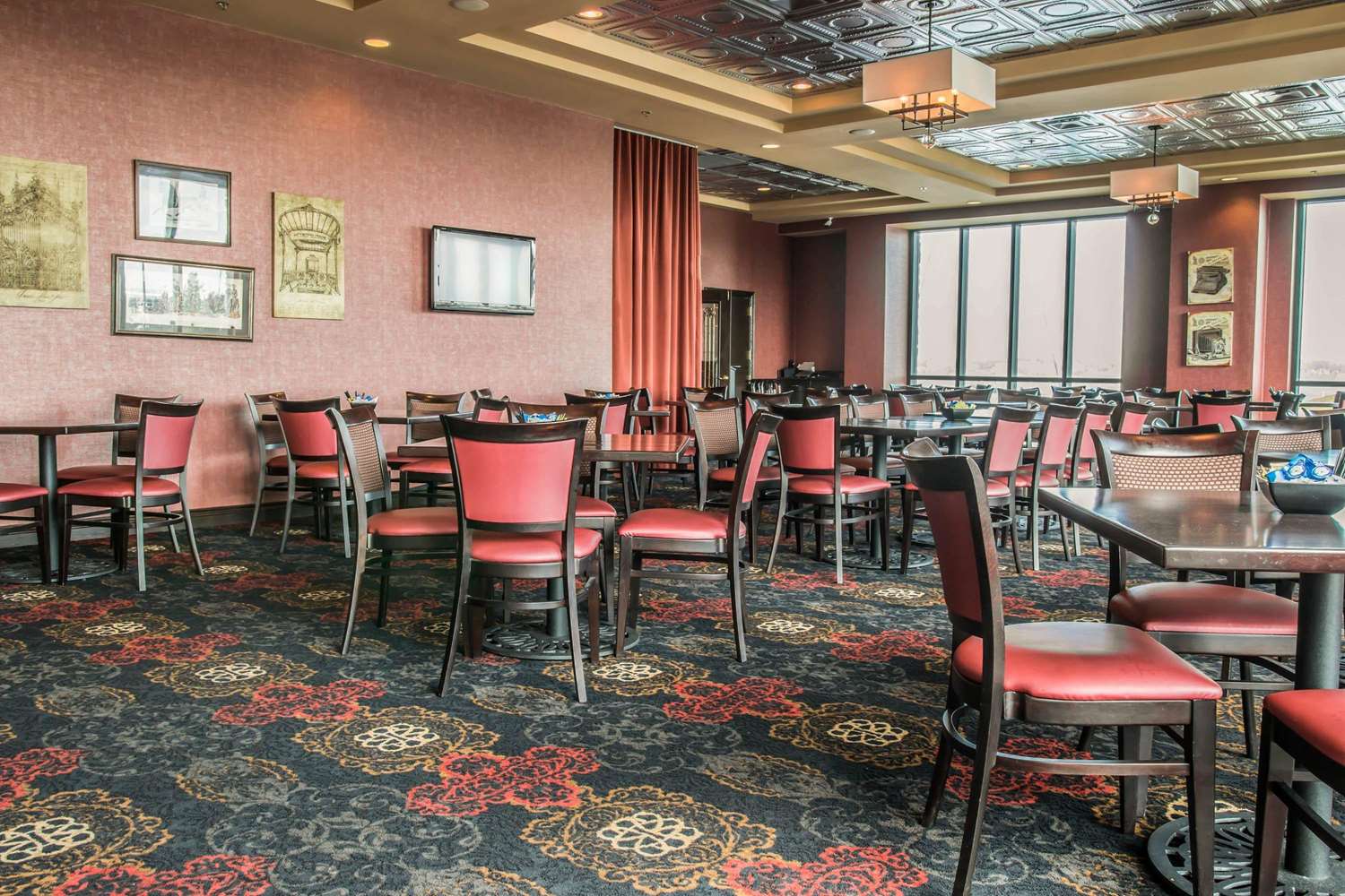 Фото Shoreline Inn & Conference C, Ascend Hotel Collection