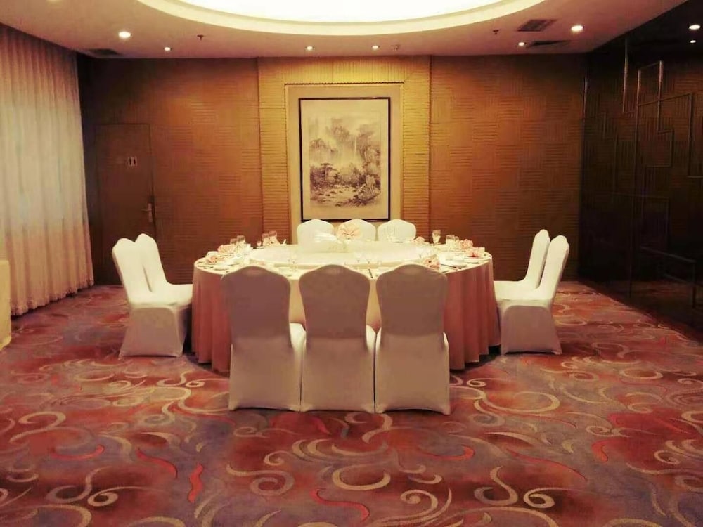 Фото Dalian Kerren Hotel