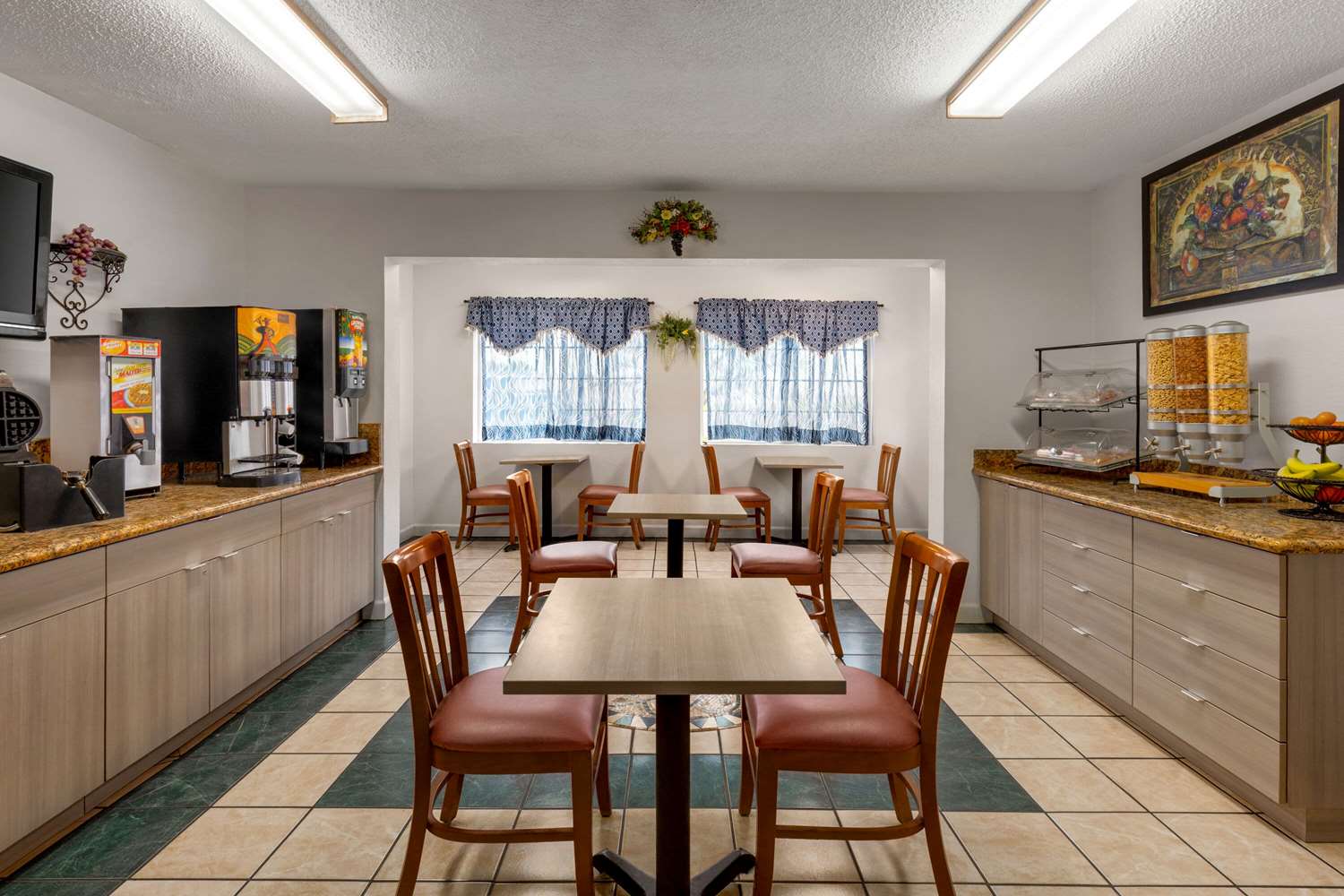 Фото Microtel Inn & Suites by Wyndham Lincoln