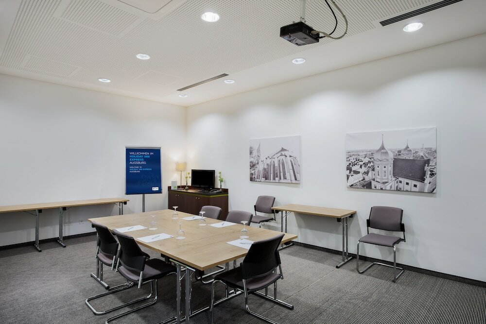 Фото Holiday Inn Express Augsburg, an Ihg Hotel