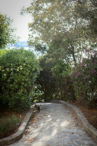 Гостиница Hôtel Roc e Mare в Сартене