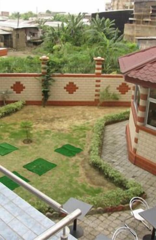 Фото Afrique Hotel Douala Airport