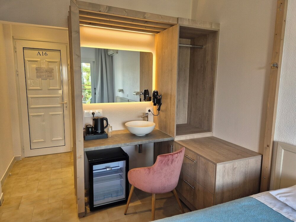 Фото Morfeas Hotel