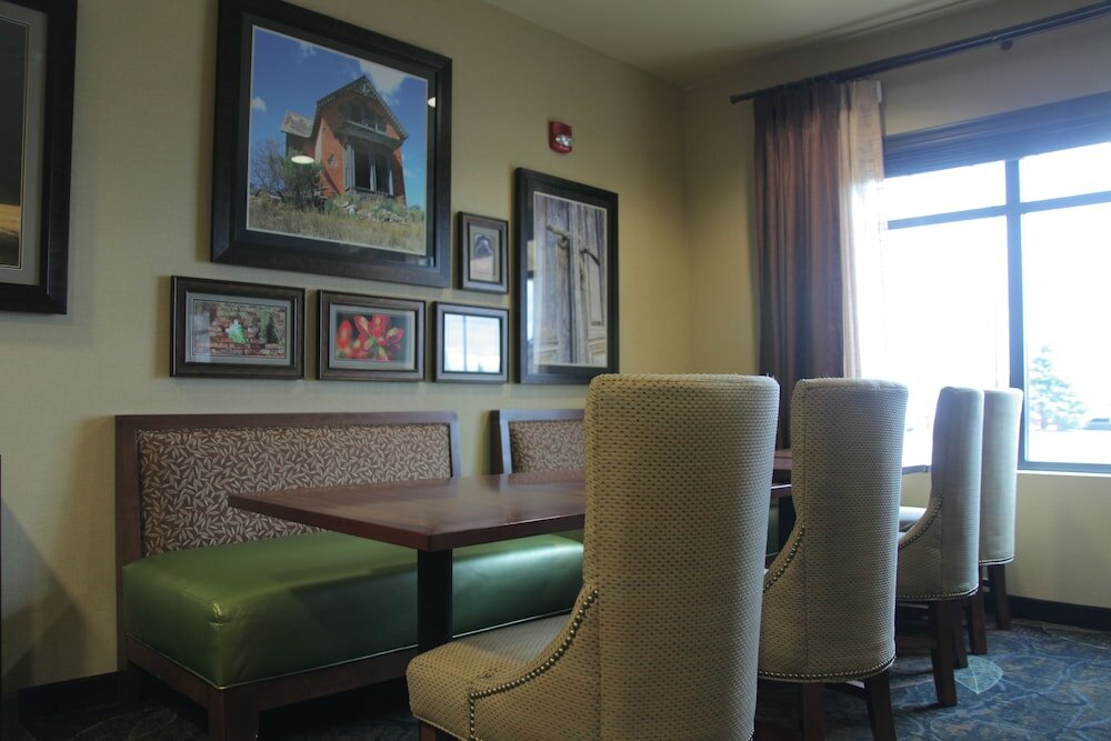 Фото Little Missouri Inn & Suites