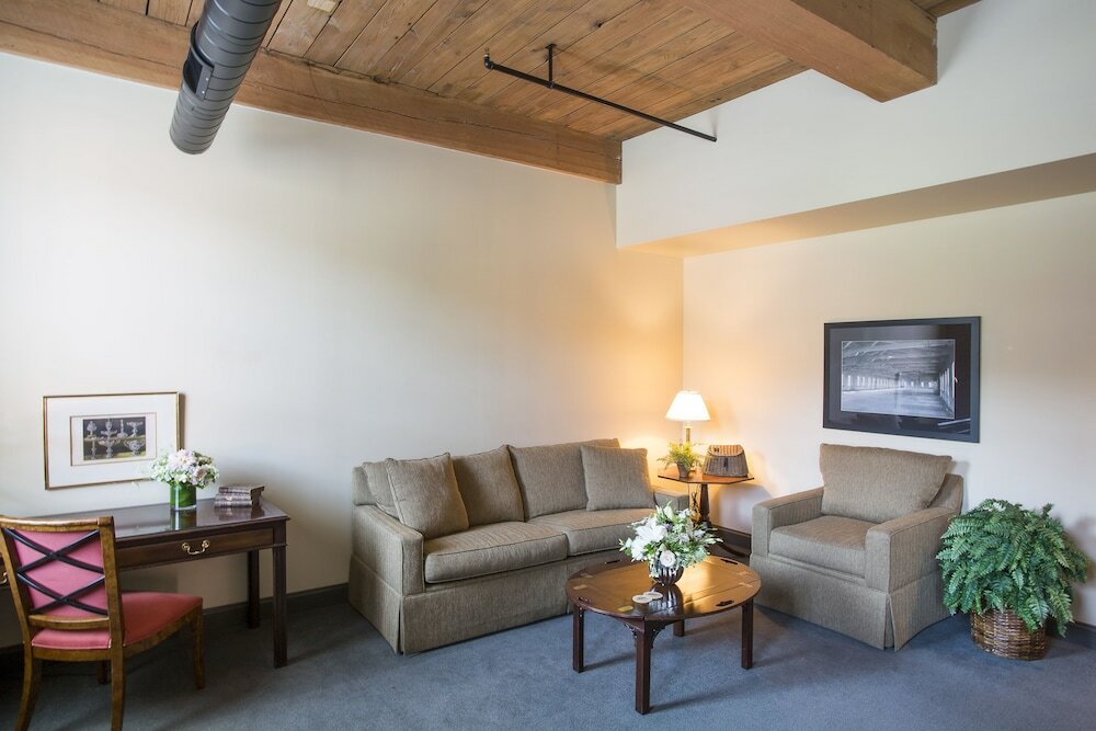 Фото Cork Factory Hotel