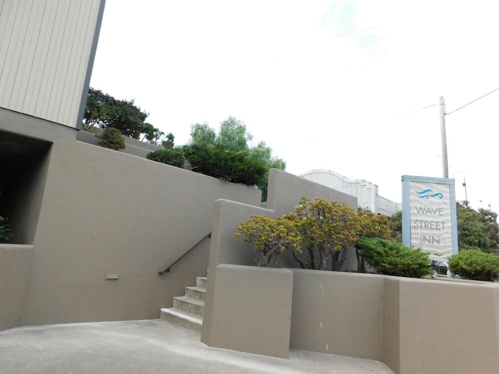 Фото Wave Street Inn