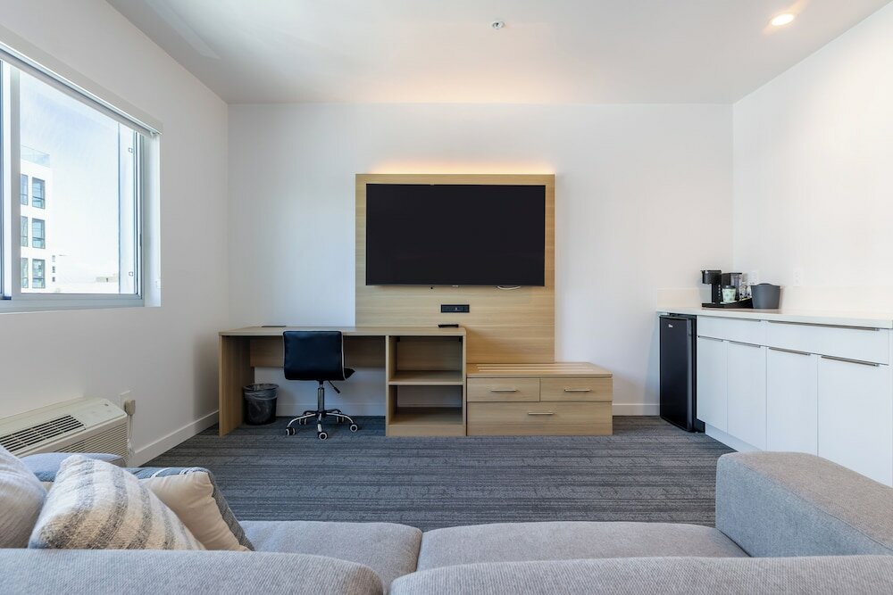 Фото Hotel Mai Downtown Long Beach