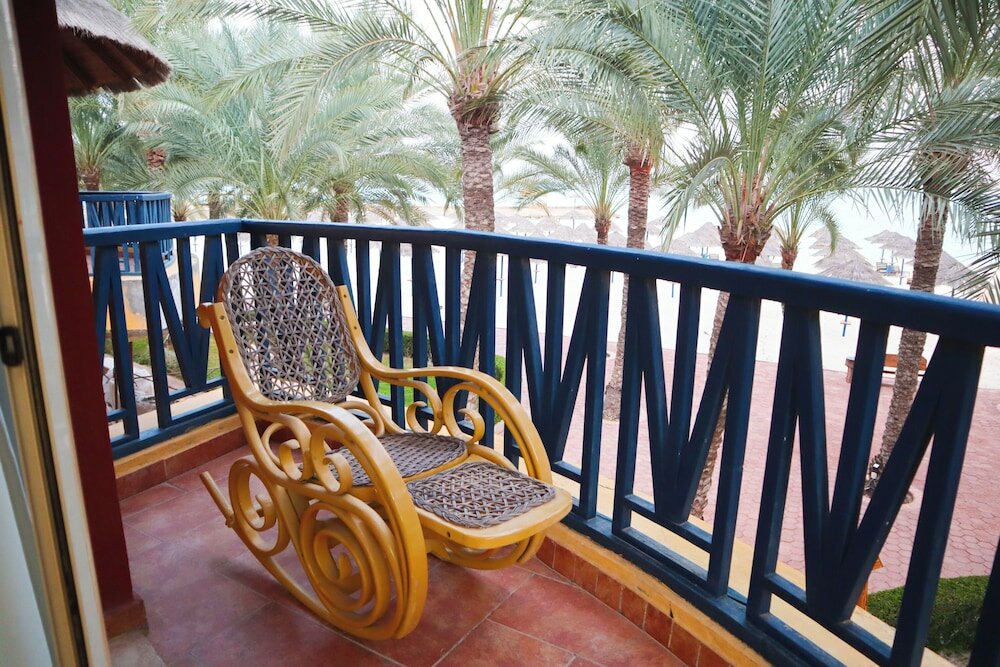 Фото Carols Beau Rivage Hotel