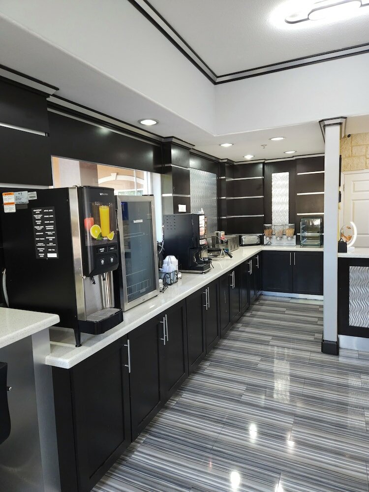 Фото Executive Inn and Suites Tyler