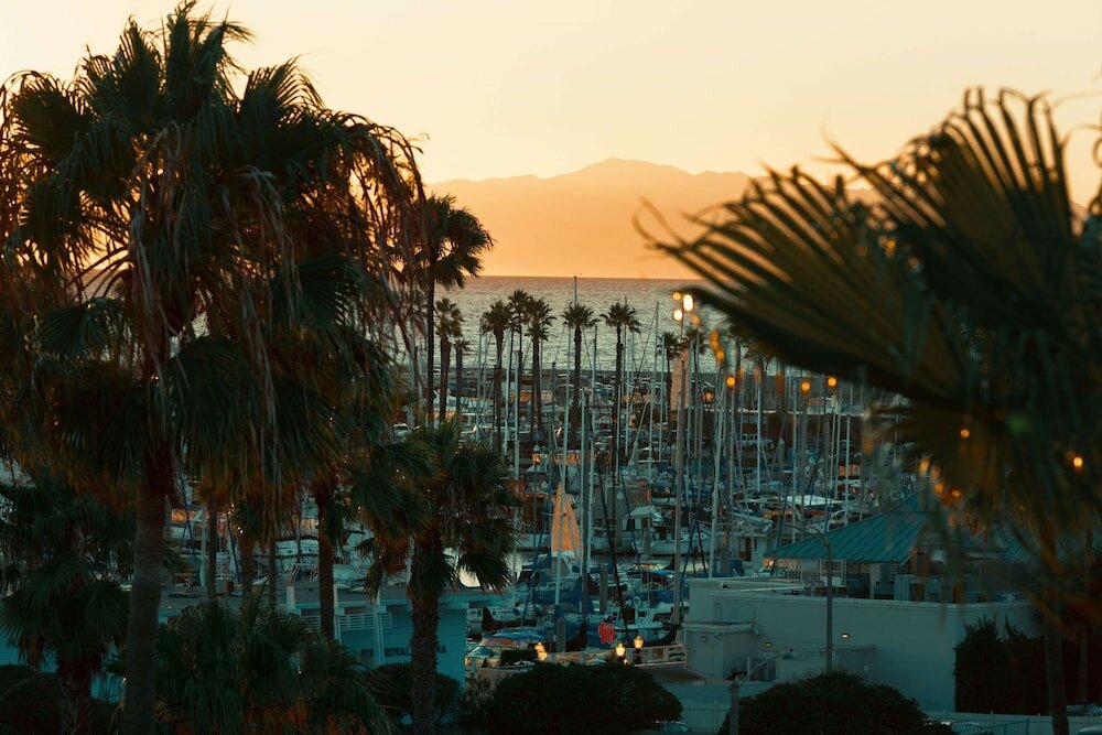 Фото Sonesta Redondo Beach & Marina