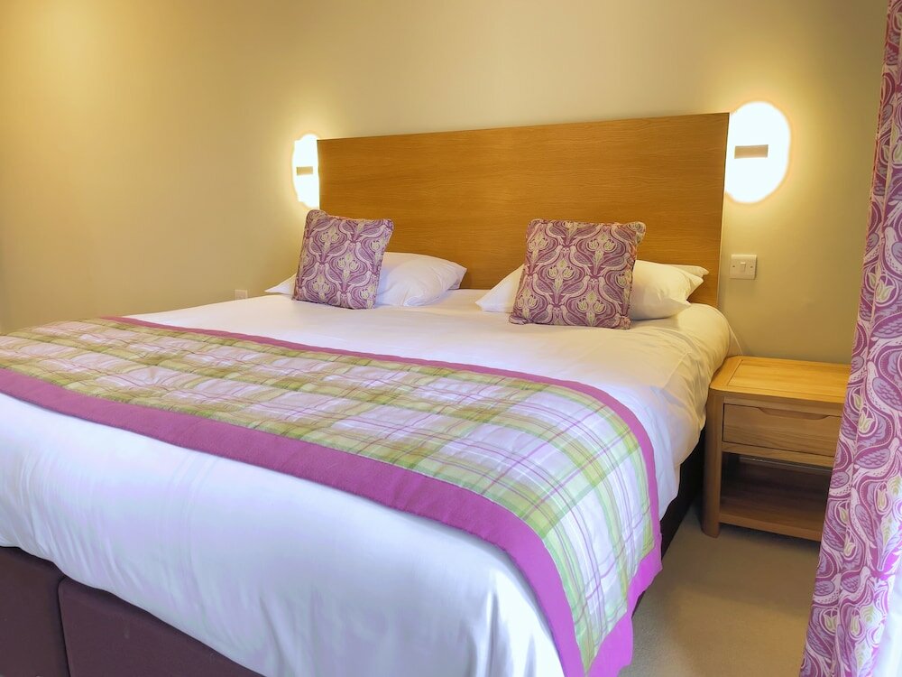 Фото Corner House Hotel