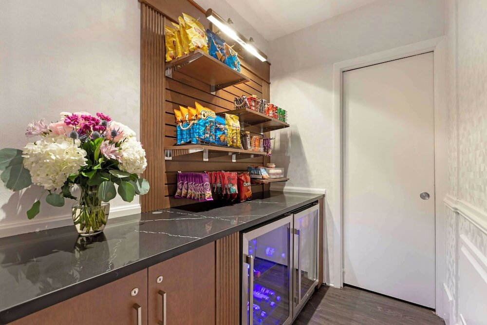 Фото Best Western Plus Hawthorne Terrace Hotel