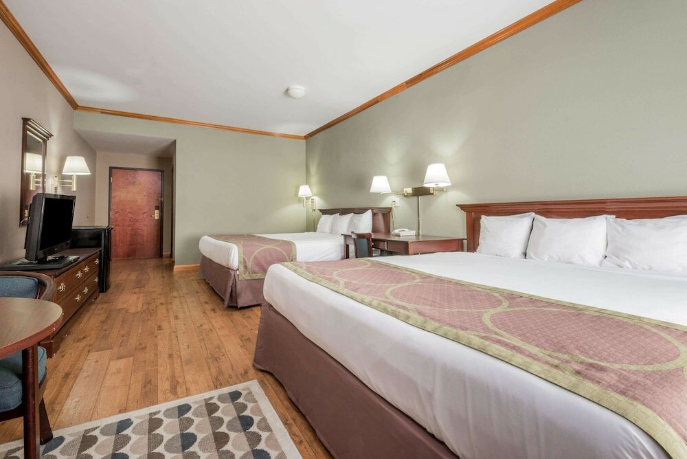 Фото Super 8 by Wyndham Grayson