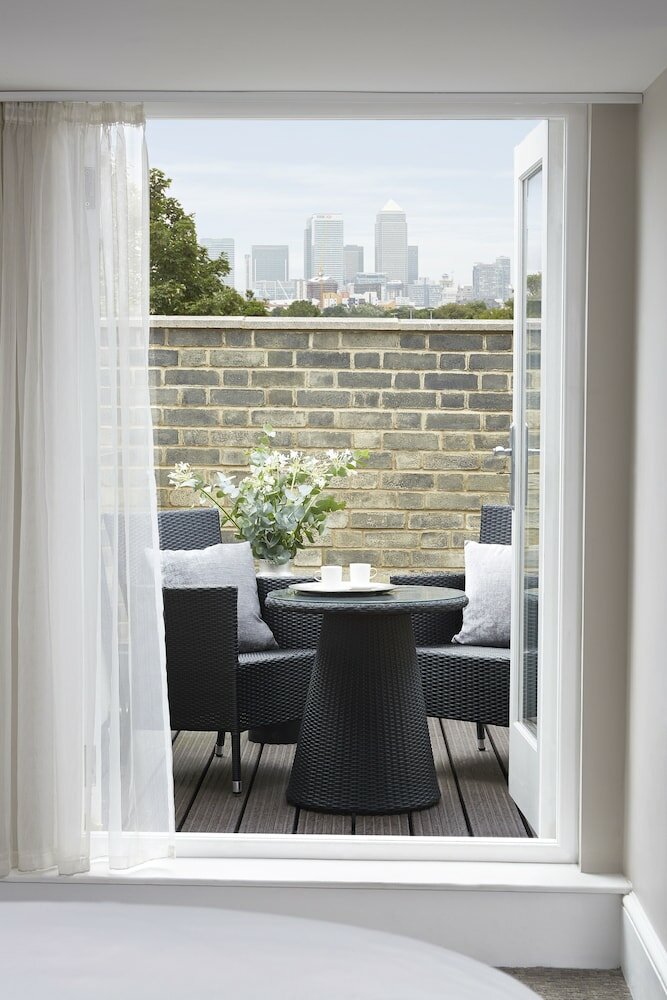 Фото The Westbridge Hotel