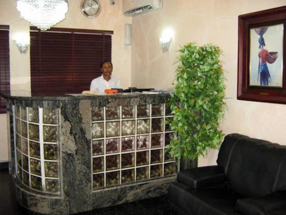 Фото Hymax Grace Hotel and Suites