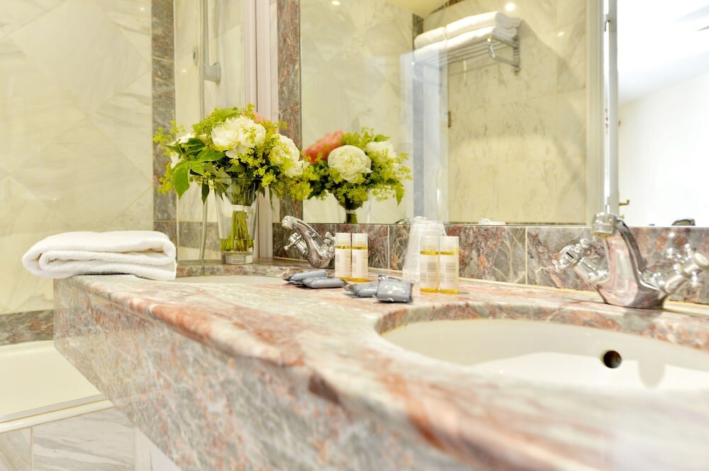 Фото Unic Renoir Saint-Germain