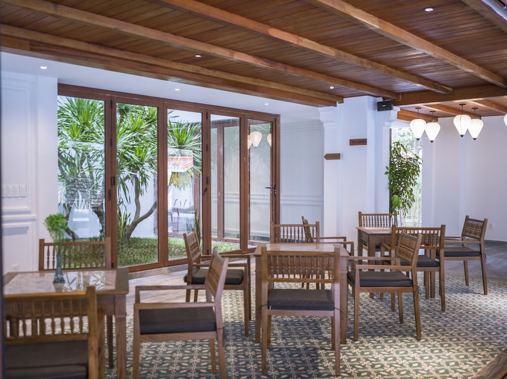 Фото Vinh Hung Old Town Hotel