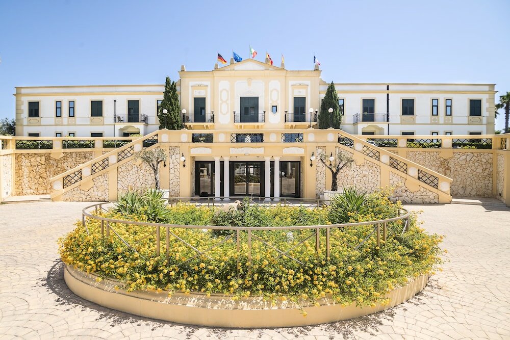 Фото Delfino Beach Hotel