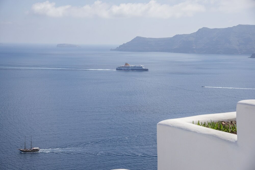 Фото Ambition Suites