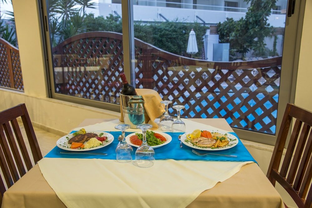 Фото Manousos City Hotel