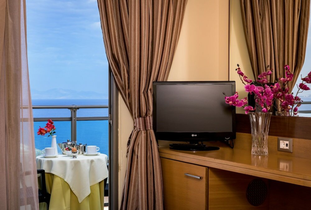 Фото Manousos City Hotel