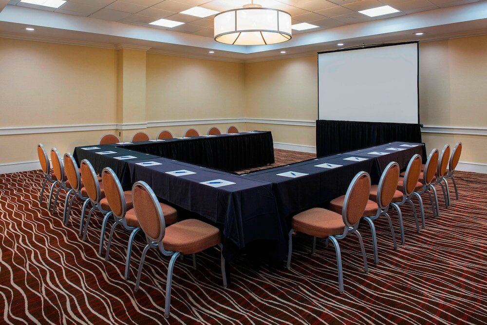 Фото Four Points by Sheraton Suites Tampa Airport Westshore