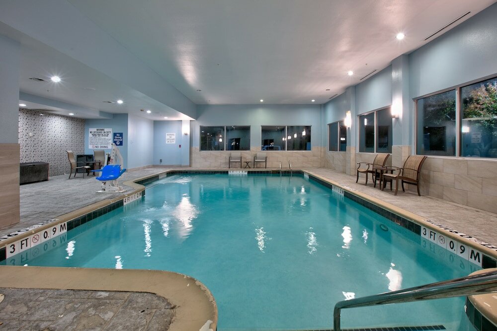 Фото Holiday Inn Express & Suites North Dallas at Preston, an Ihg Hotel