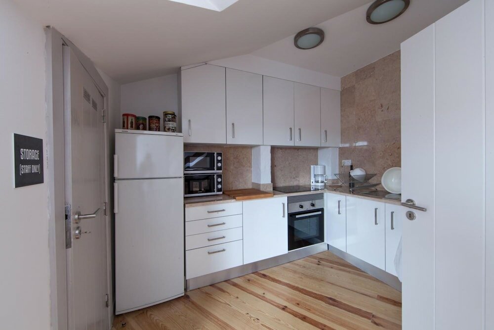 Фото Inn Possible Lisbon Hostel