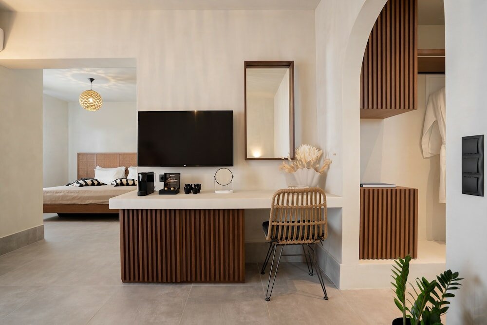 Фото Polis of Naxos Stylish Suites