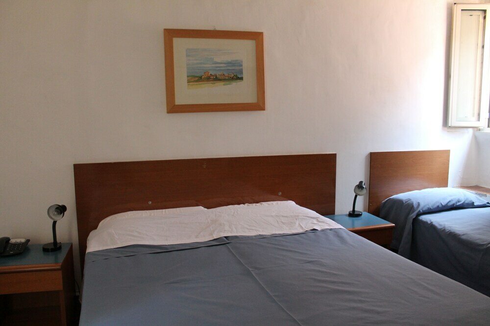 Фото Hotel Pomezia