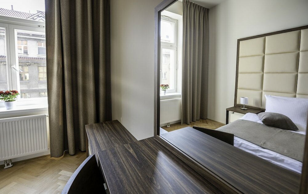 Фото Letna Garden Suites