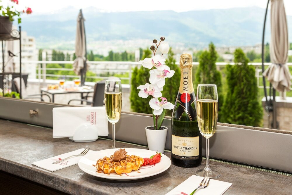 Фото Grami Hotel Sofia