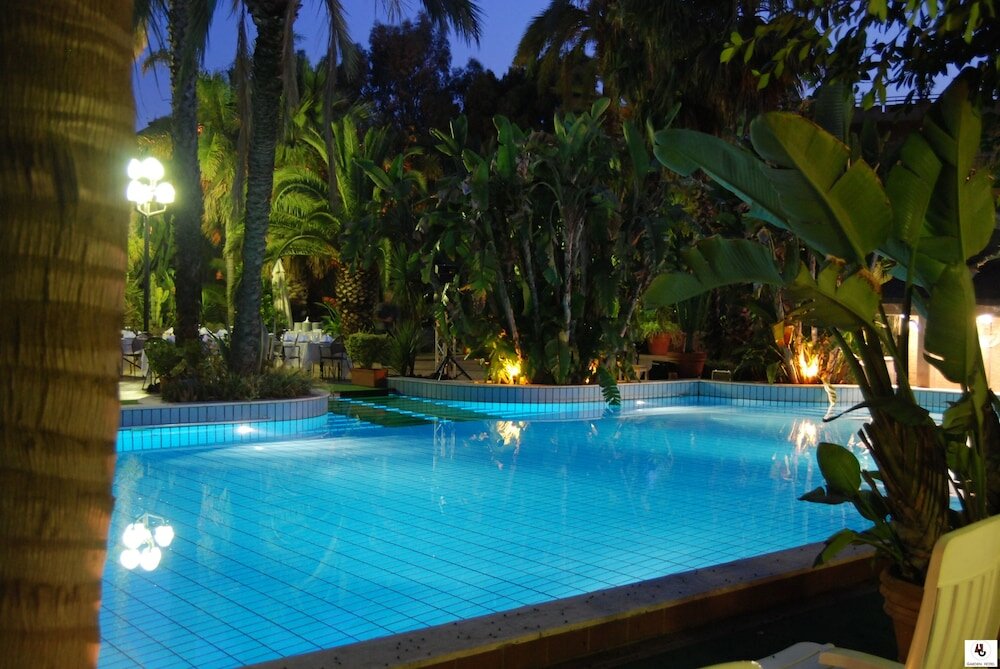 Фото Garden Hotel