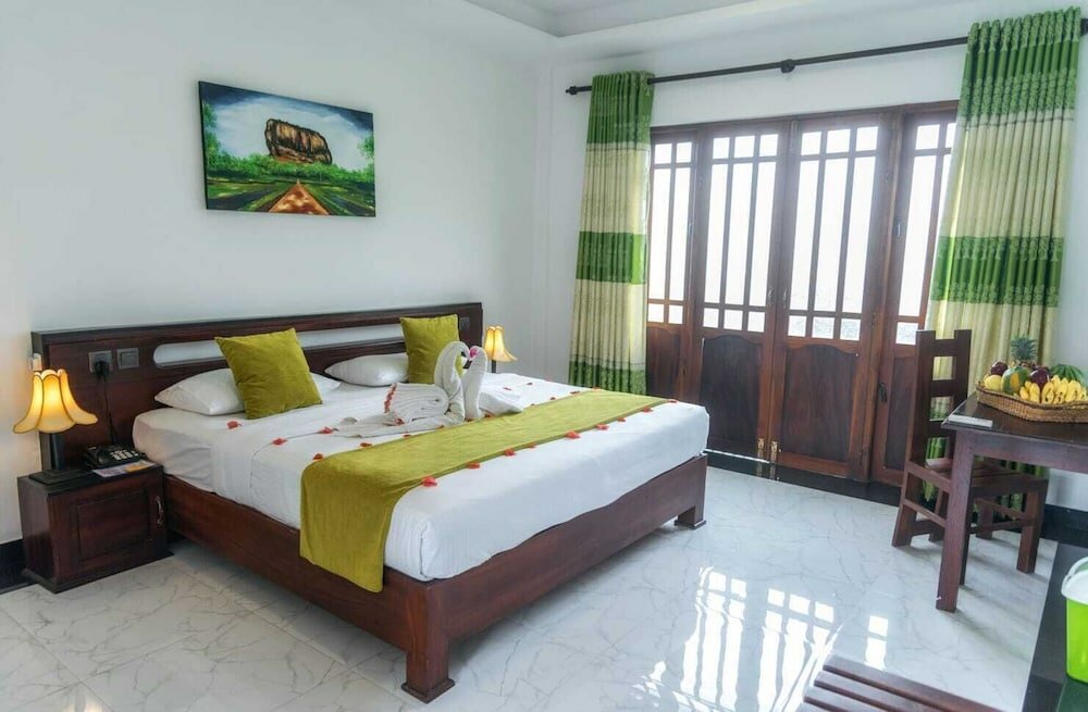 Фото Hotel Golden Ray Dambulla