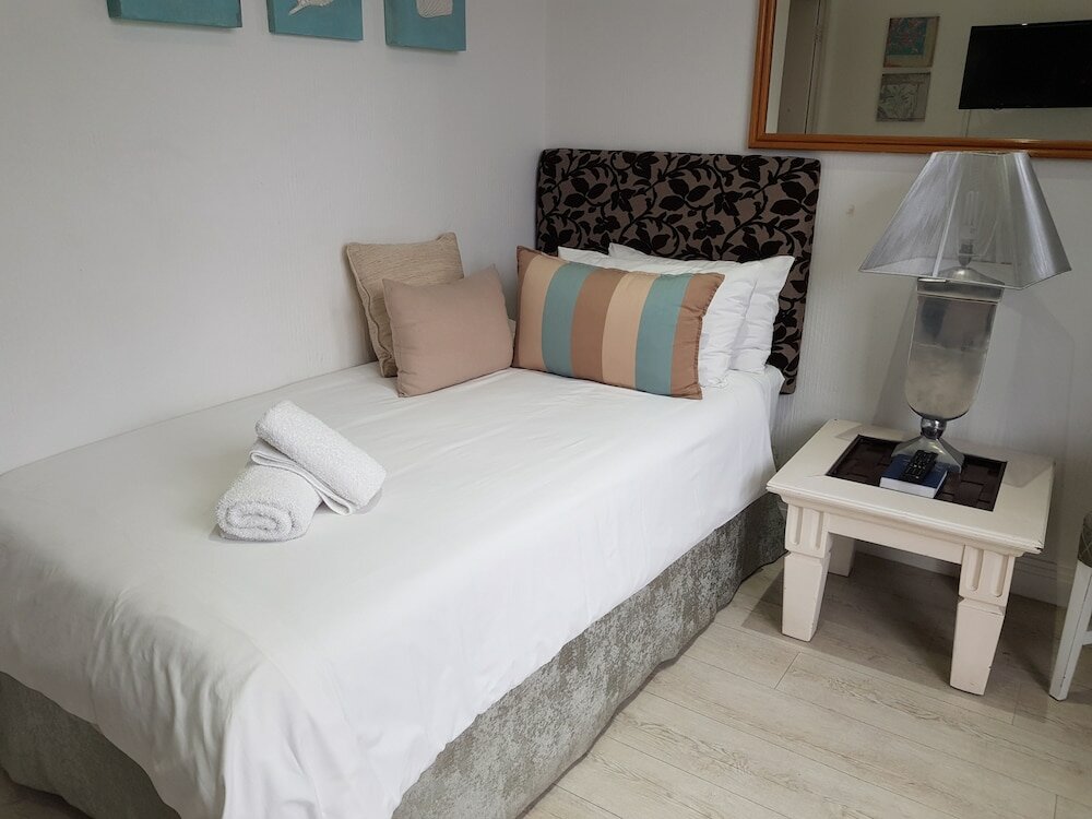 Фото Oceans Hotel & Self Catering