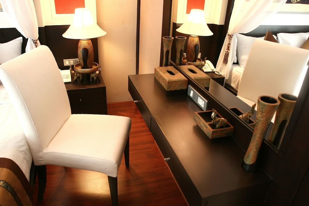 Фото Mirth Sathorn Hotel