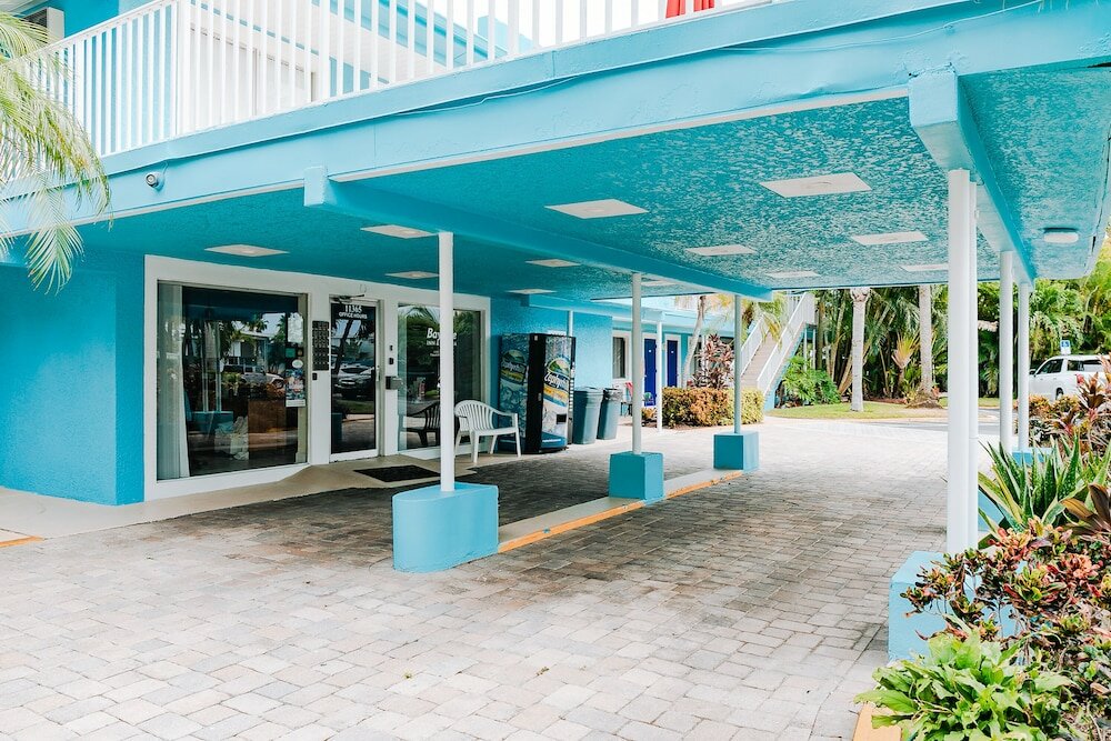 Фото The Bayside Inn & Marina