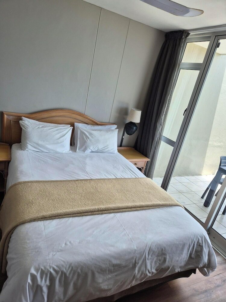 Фото Dolphin Beach Hotel